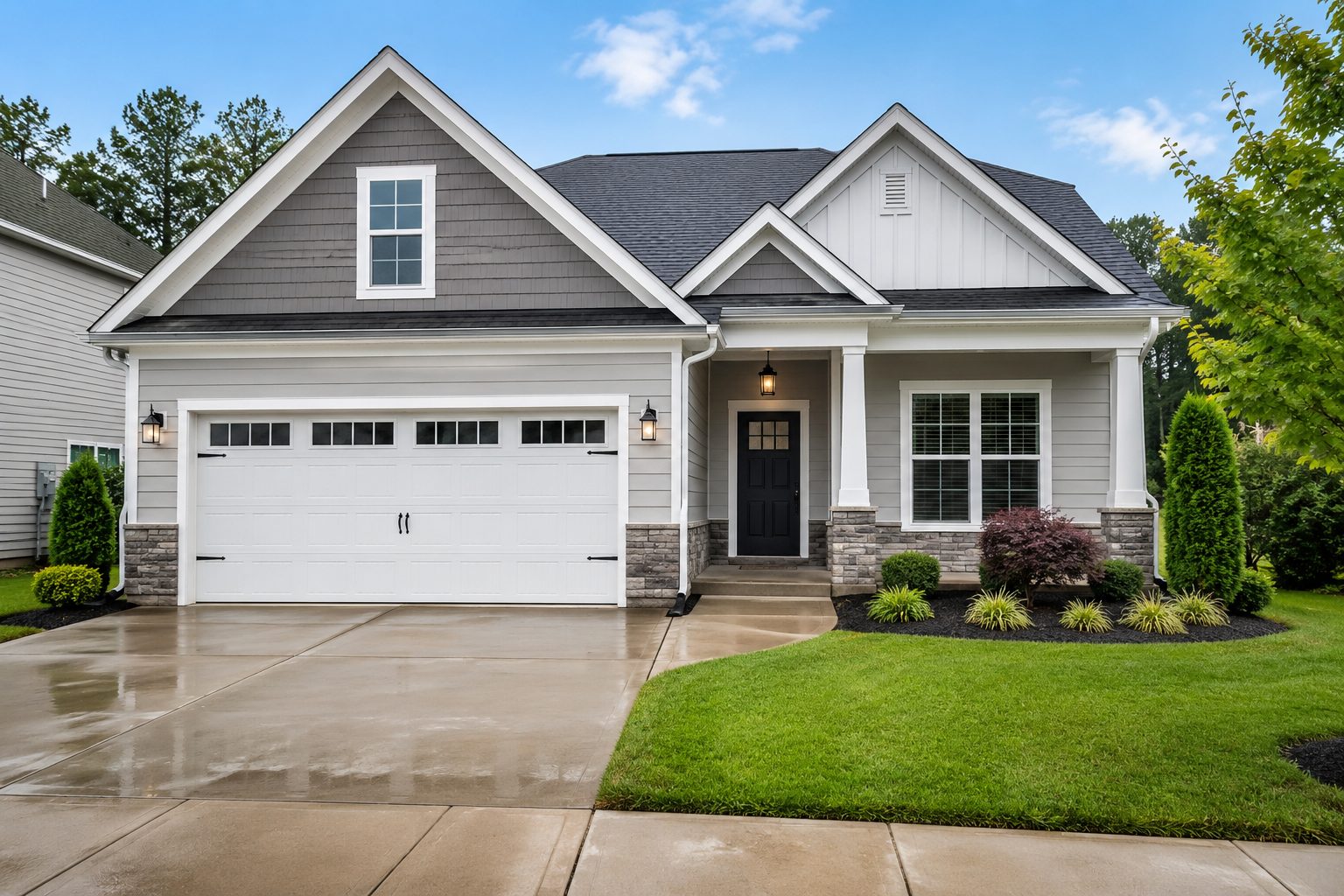 Charming Northeast Florida home with clean exterior, driveway and manicured lawn